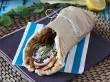 Przepis Gyros z halloumi, wegetariańska wersja greckiej kanapki!