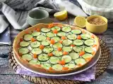 Przepis Super orzeźwiająca letnia tarta: ricotta, ogórek i wędzony łosoś