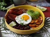 Przepis Bandeja paisa, kolumbijskie danie pełne smaków i tradycji