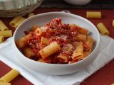 Przepis Makaron all'amatriciana, tradycyjny przepis wyjaśniony krok po kroku