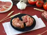 Przepis Kanapki z pomidorem i szynką serrano