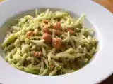 Przepis Makaron z łososiem i cukinią
