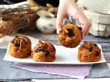 Przepis Cruffins, połączenie croissanta i muffina, z kremem i czekoladą