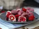 Przepis Kęsy z malinami, białą czekoladą i rubinową czekoladą w stylu franui-