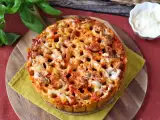 przepis Timbal z rigatoni zapiekany w piekarniku z kiełbasą, sosem beszamelowym i mozzarellą