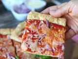 przepis Pizza z serkiem wiejskim