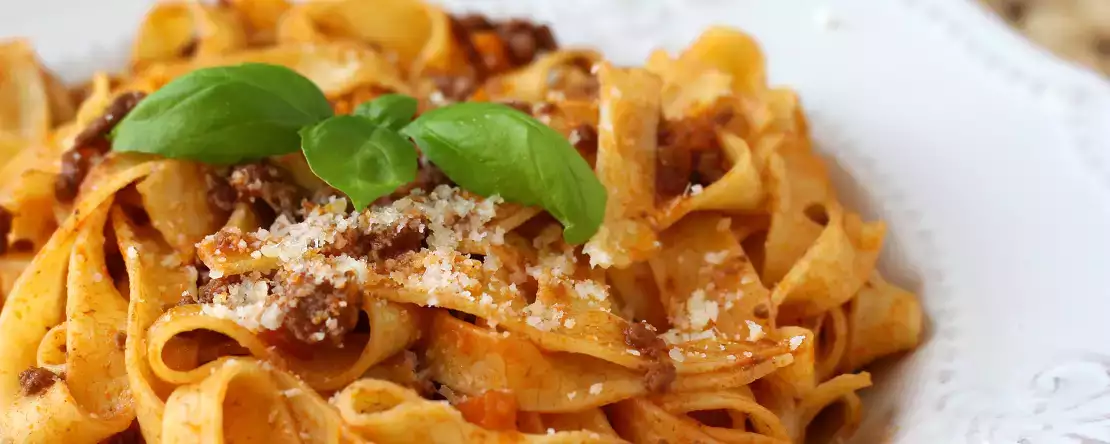 Makaron z sosem bolońskim - tagliatelle al ragù alla bolognese