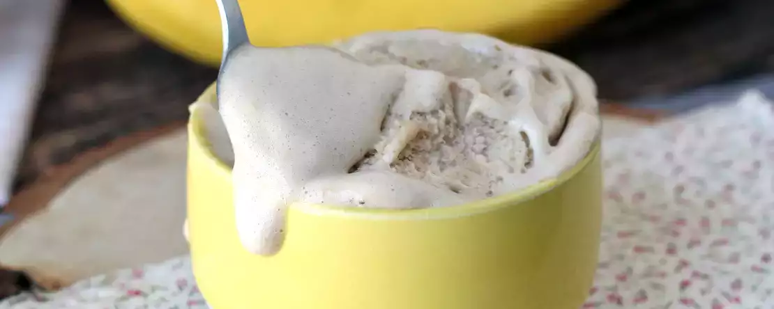 Waniliowe lody serwatkowe o wysokiej zawartości białka, szybkie i z 3 składników!