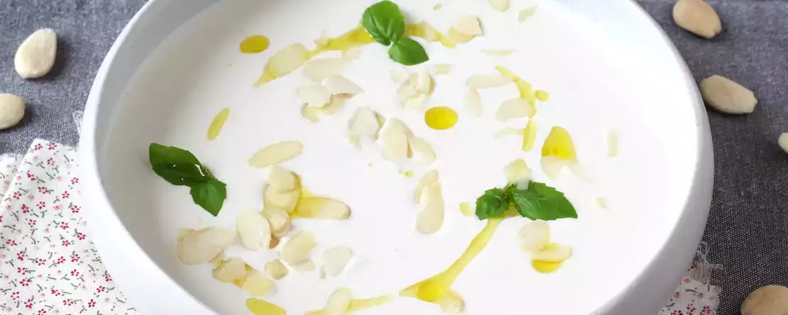 Andaluzyjskie ajoblanco: zimna zupa, na którą zawsze masz ochotę latem