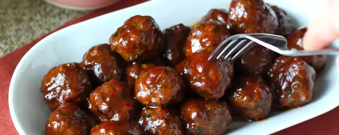 Klopsiki we frytkownicy powietrznej ze słodko-kwaśnym sosem barbecue: łatwy i smaczny przepis