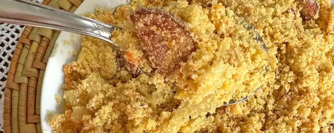 Złota farofa pepperoni z jajkiem i marchewką