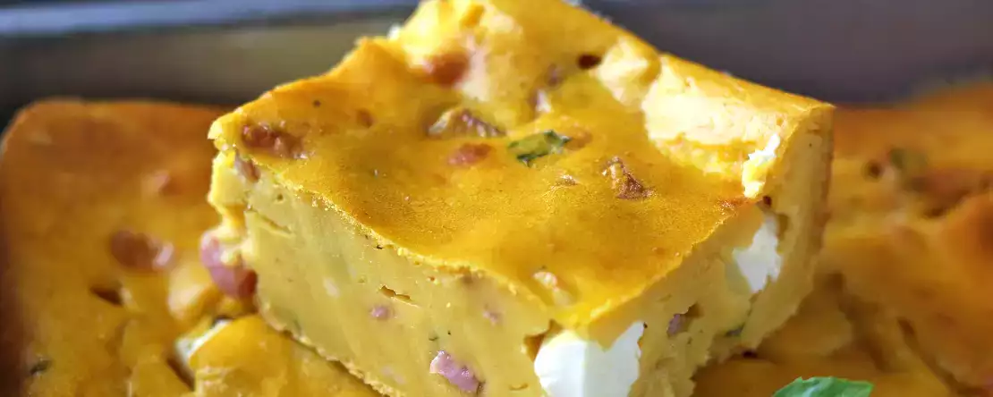 Pikantne brownie z szynką i fetą oraz dynią: idealny przepis na zupę recyklingową!