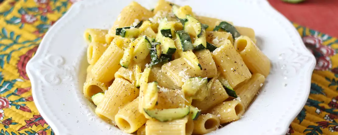 Carbonara z cukinii: łatwy w przygotowaniu wegetariański przepis