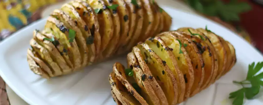 Ziemniaki hasselback we frytkownicy powietrznej: chrupiące, rozpływające się w ustach i niezwykle łatwe!