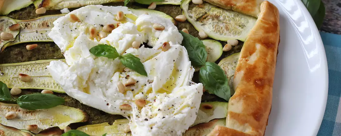 Tarta z pesto i cukinią: prosty przepis, który pachnie latem!