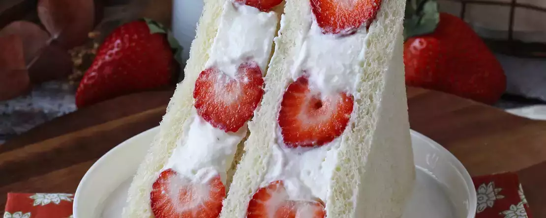 Ichigo sando, japońska kanapka truskawkowa!