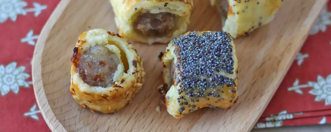 Rustici z kiełbasą i serem przygotowane w frytkownicy powietrznej