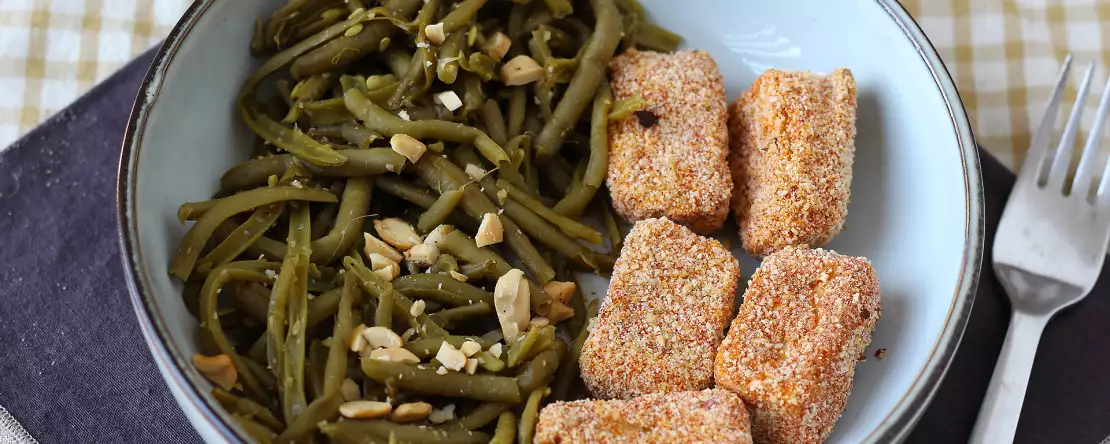 Chrupiące nuggetsy z tofu i fasolka szparagowa po tajsku z frytkownicy powietrznej