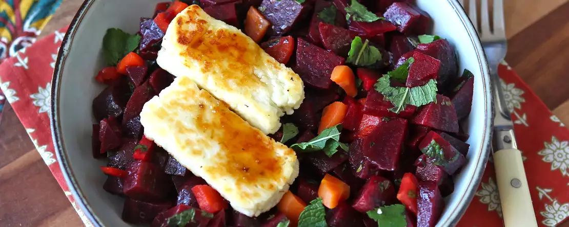 Sałatka z buraków z grillowanym halloumi