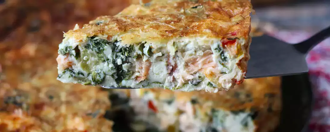 Quiche bez ciasta z łososiem, szpinakiem i serkiem wiejskim