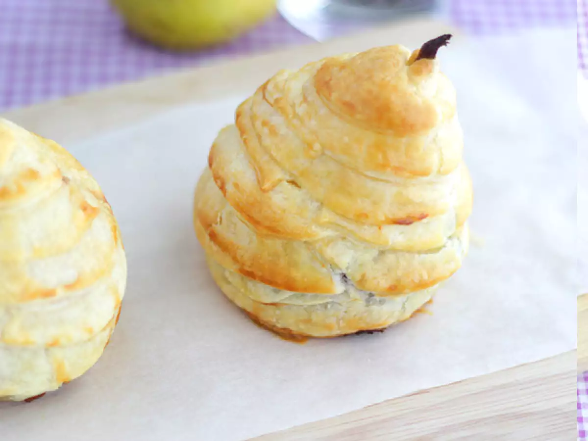 Przepis Gruszki z ciasta francuskiego z czekoladowym nadzieniem