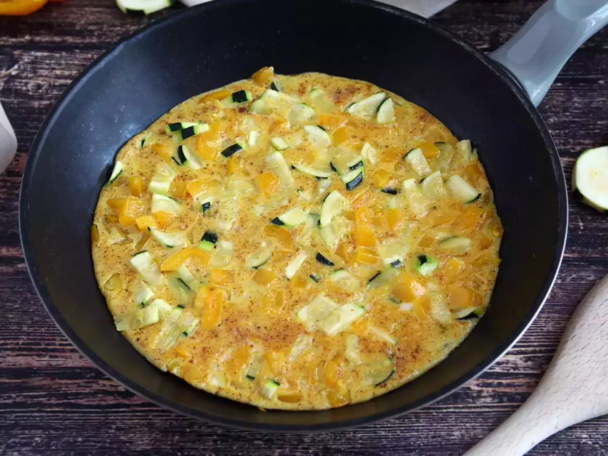 Przepis Omlet z papryką i cukinią