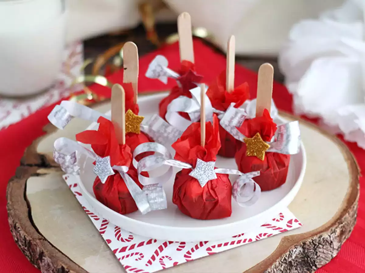 Przepis Lizaki z gorącej czekolady: ciemna czekolada + pianki marshmallow