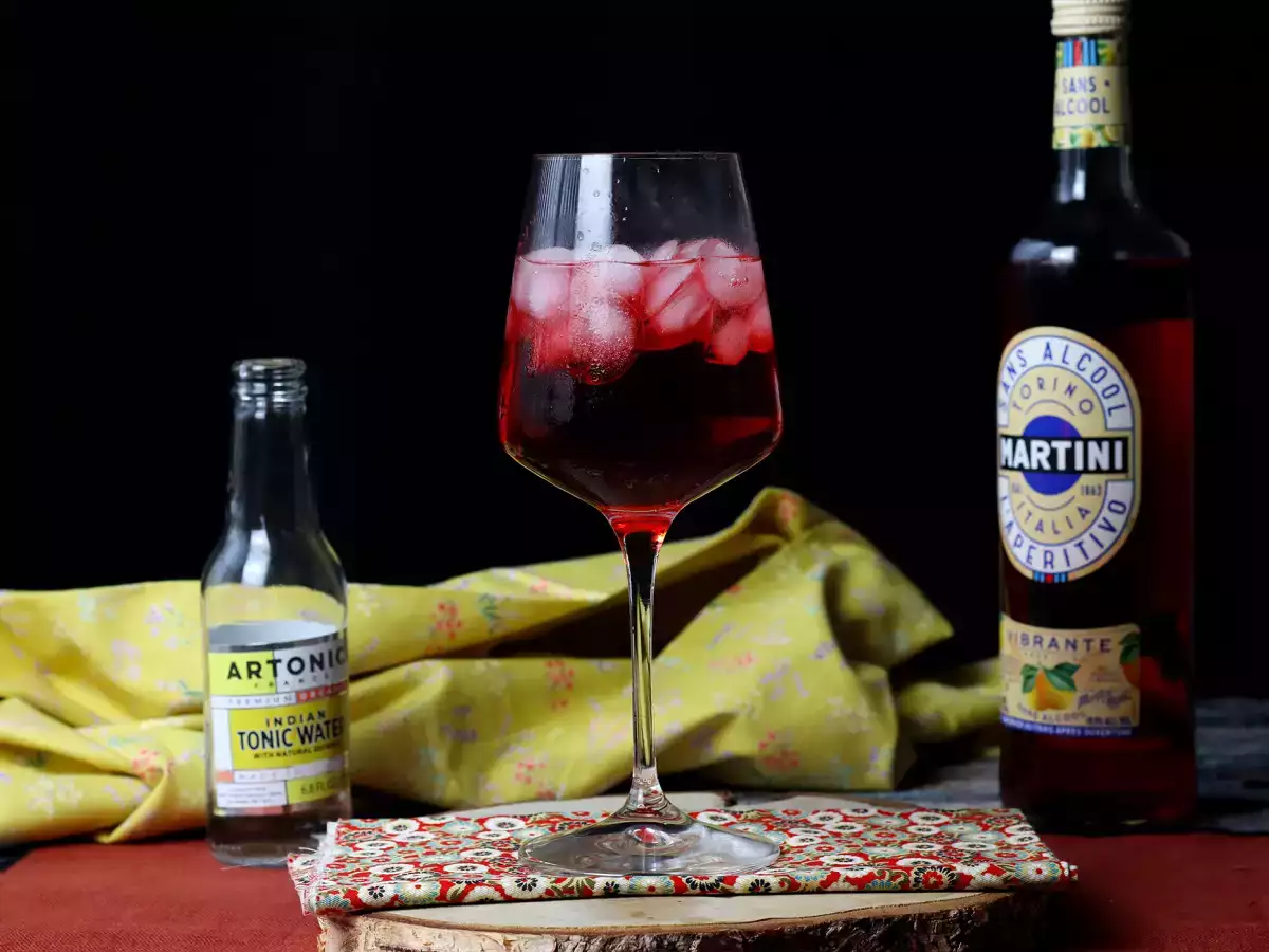 Przepis Bezalkoholowy tonik martini, świeży, owocowy koktajl!