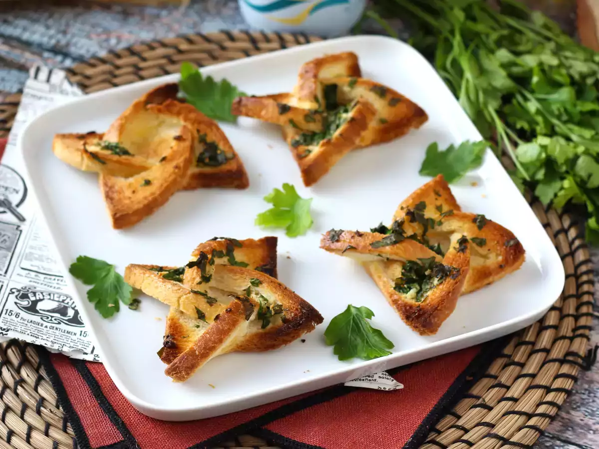 Przepis Chleb czosnkowy w stylu gwiazdy z chleba tostowego