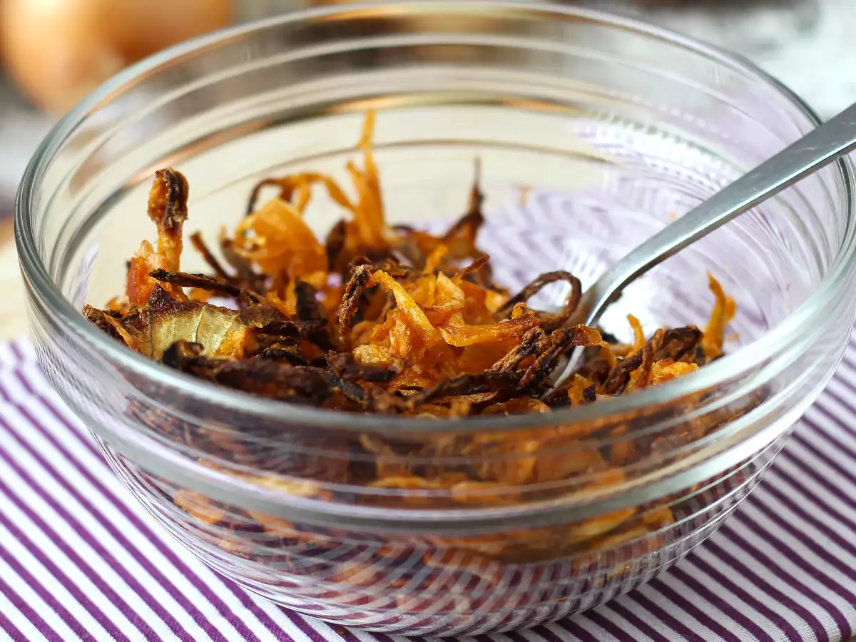 Przepis Jak zrobić chrupiącą cebulę w piekarniku?