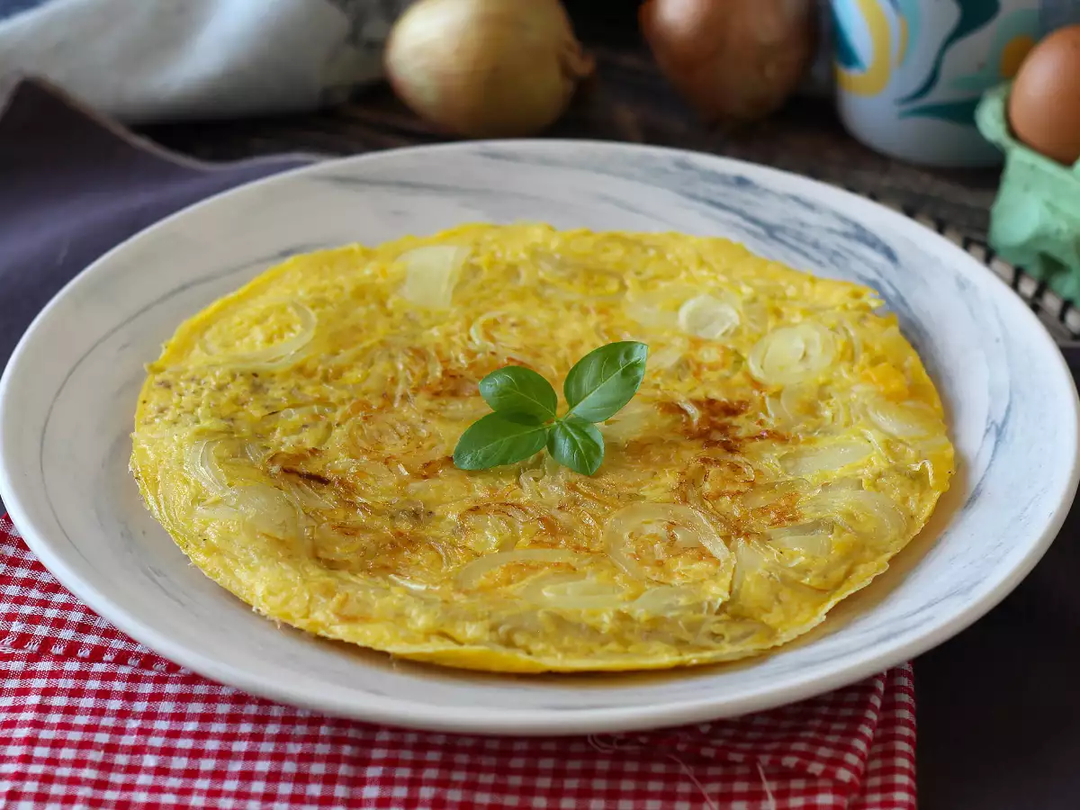 Przepis Omlet cebulowy - smaczny i łatwy przepis do przygotowania