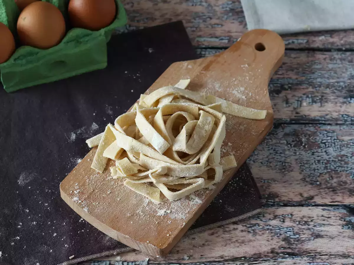 Przepis Domowe tagliatelle, procedura wyjaśniona krok po kroku