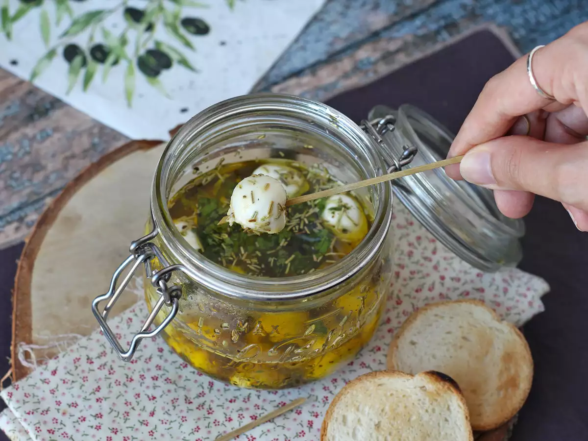Przepis Marynowane kulki mozzarelli na aperitif lub do sałatki!
