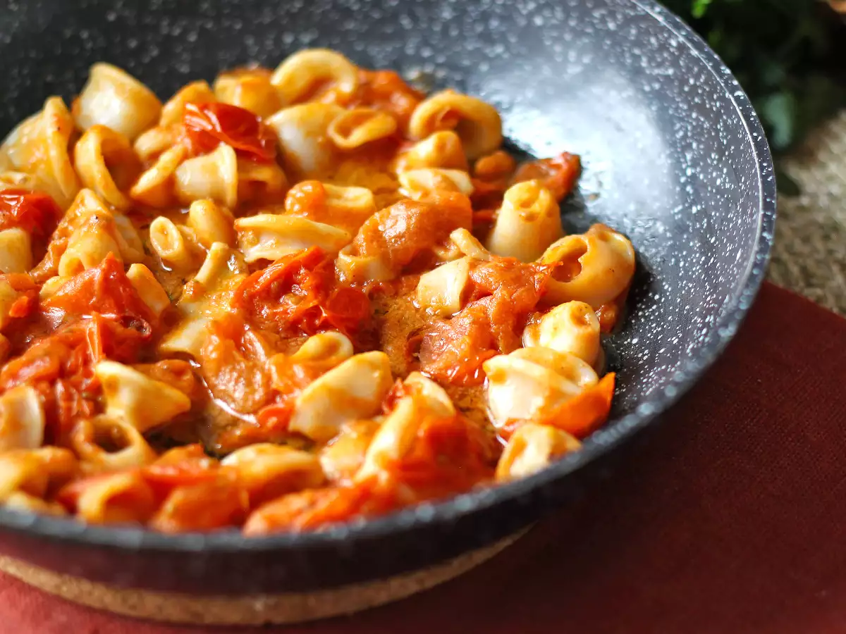 Przepis Sos z kalmarów: idealna przyprawa do makaronu