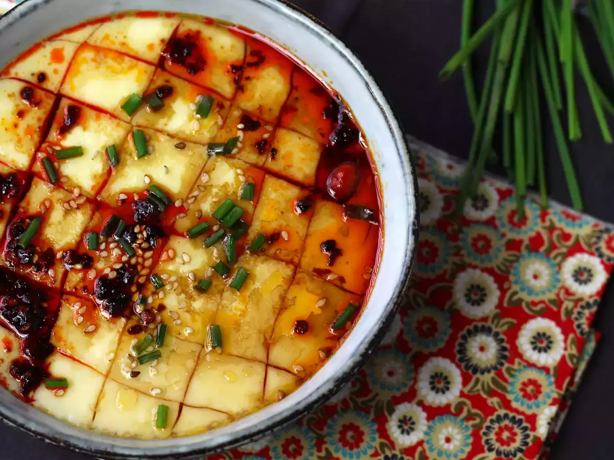 Przepis Chińskie jajka na parze: chiński przepis na jedwabiste jajka na parze z zaledwie dwóch składników!