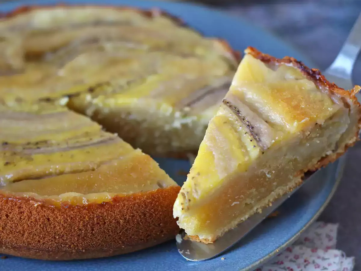 Przepis Dodatkowy tort bananowy z pomadą do góry nogami