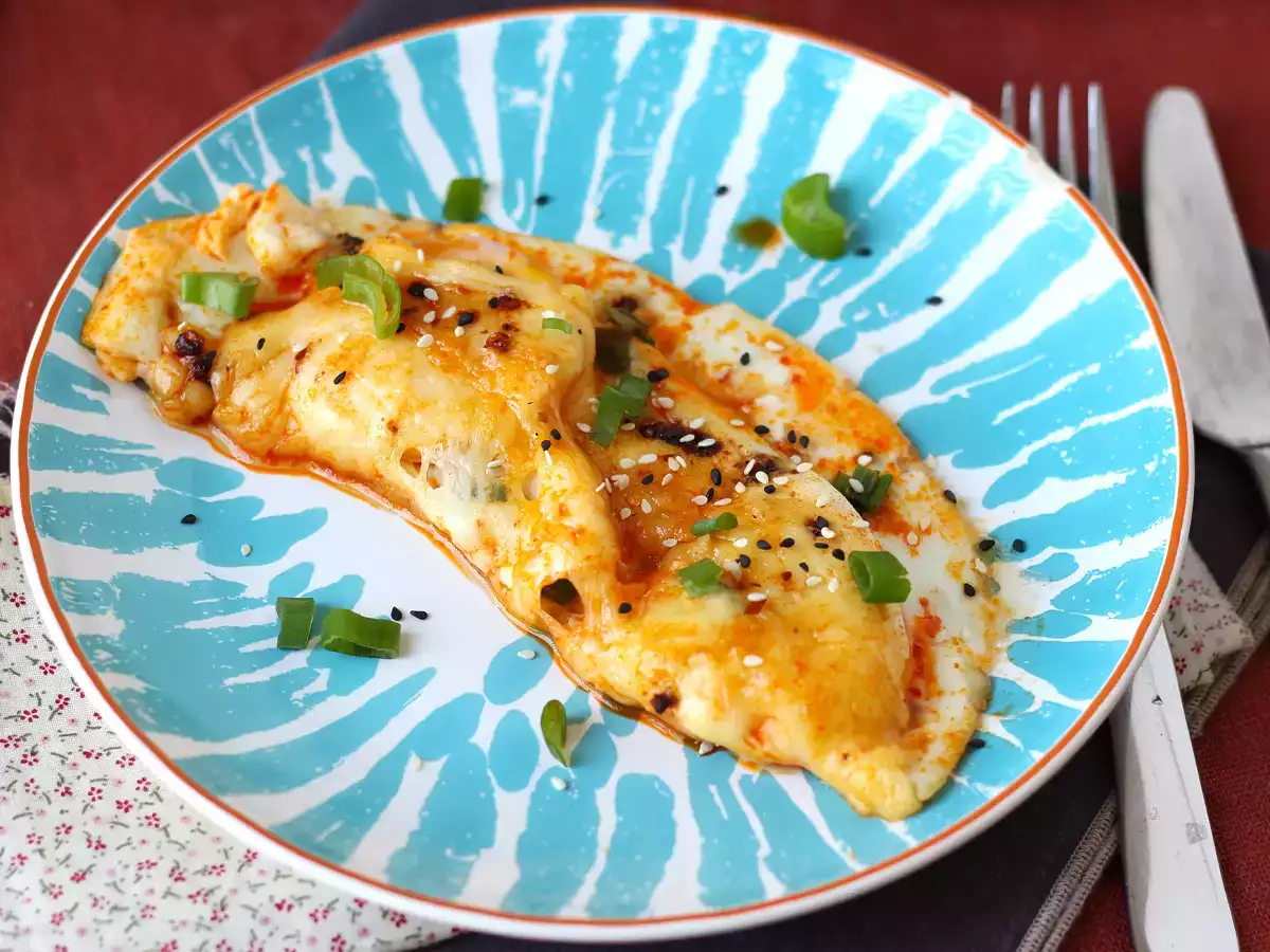 Przepis Jajka sadzone z miodem i mozzarellą, czyli ekspresowe śniadanie na słodko, słono i ostro!