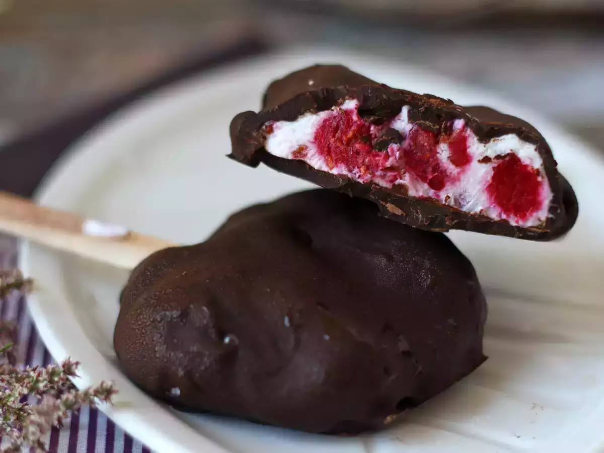 Przepis Skyr, lody malinowe i czekoladowe. zdrowa przekąska na słoneczne dni!