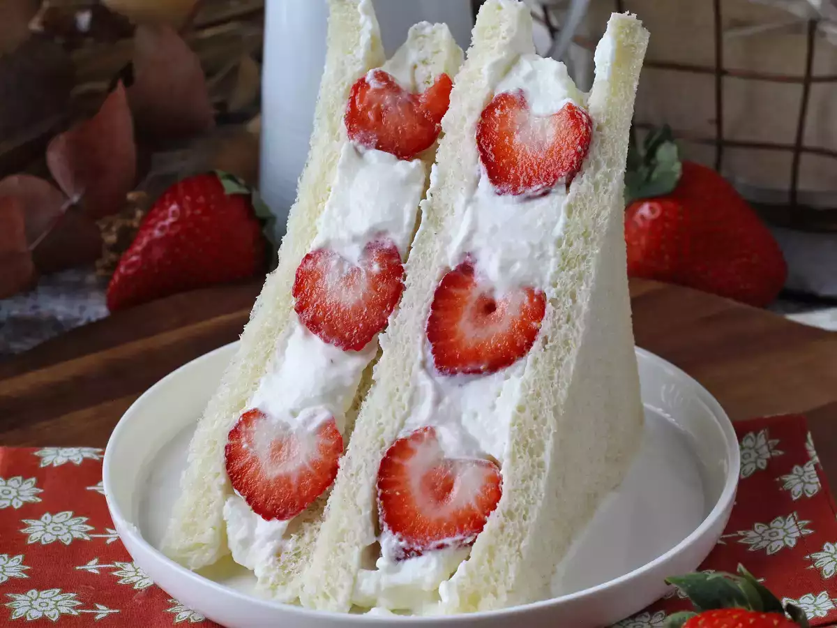 Przepis Ichigo sando, japońska kanapka truskawkowa!
