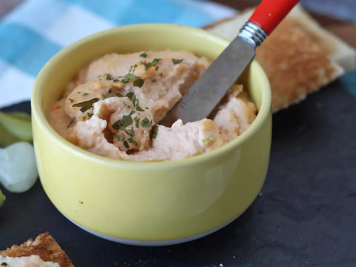 Przepis Pasta z surimi: przepis na błyskawiczną przekąskę