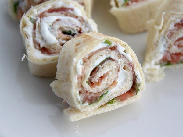 Przepis Wrapy aperitifowe z szynką parmeńską i rukolą