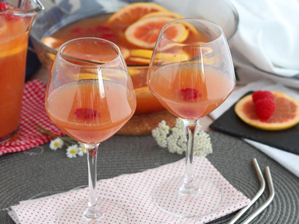 Przepis Różowa sangria z różowym winem