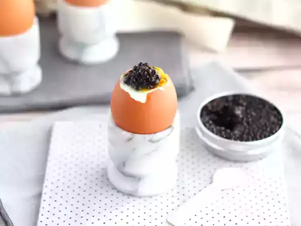 Przepis Jajka na miękko z kawiorem