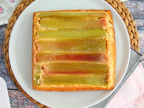 Przepis Odwrócone ciasto z rabarbarem