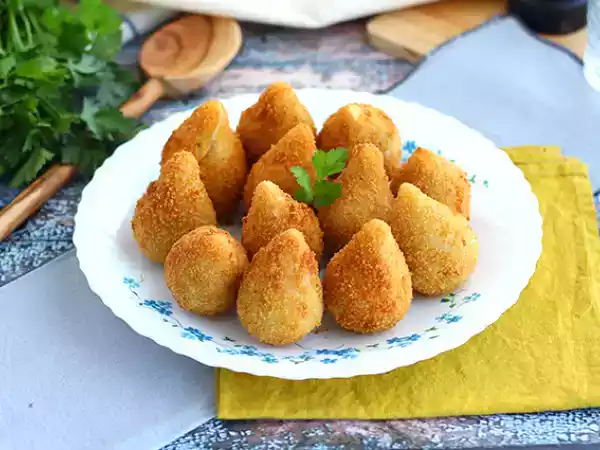 Przepis Coxinhas (brazylijskie krokiety z kurczaka)