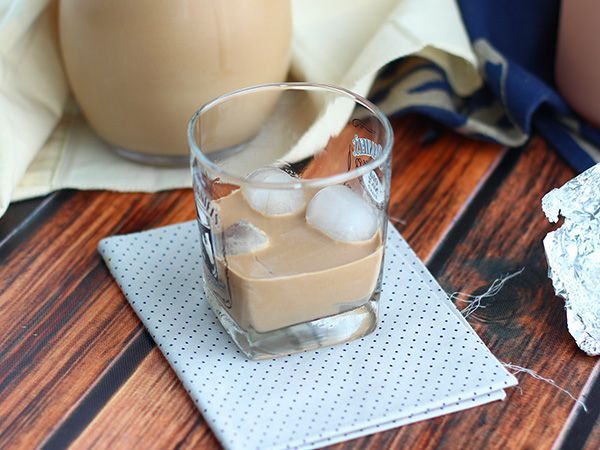 Przepis Baileys domowej roboty, likier z irlandzkiej whisky