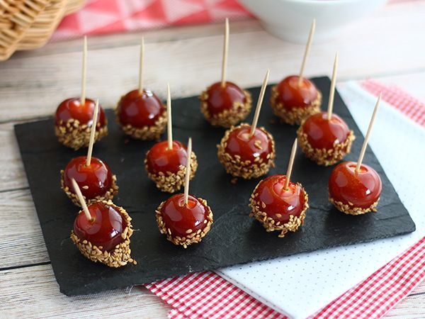 Przepis Karmelizowane pomidorki cherry z sezamem lub pomidorki d'amour