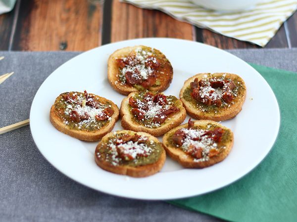 Przepis Tosty z pesto, parmezanem i suszonymi pomidorami