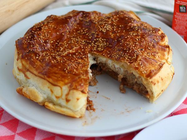 Przepis Tarta hamburgerowa, cheeseburger do podziału!