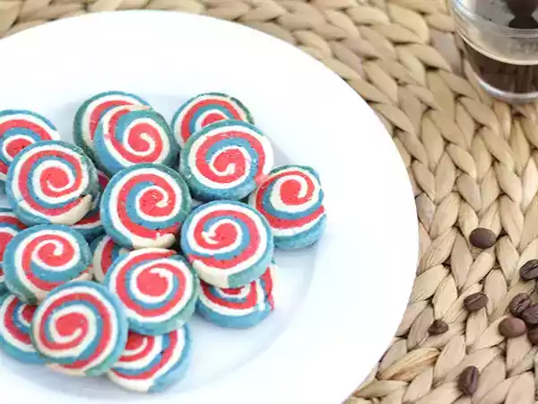 Przepis Trójkolorowe kruche ciasteczka w barwach francuskiej flagi